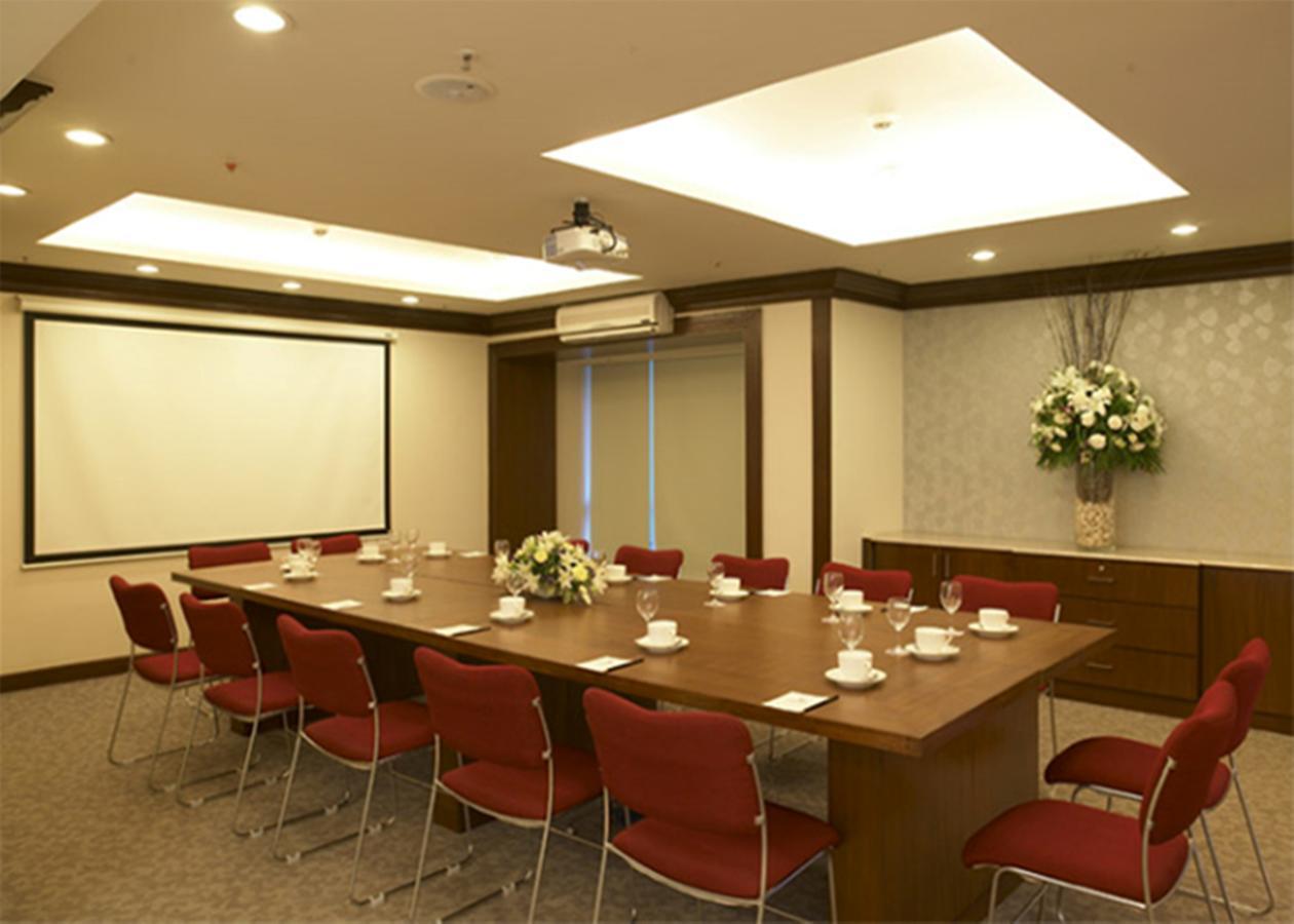 Royal Orchid Suites Whitefield Бангалор Екстериор снимка