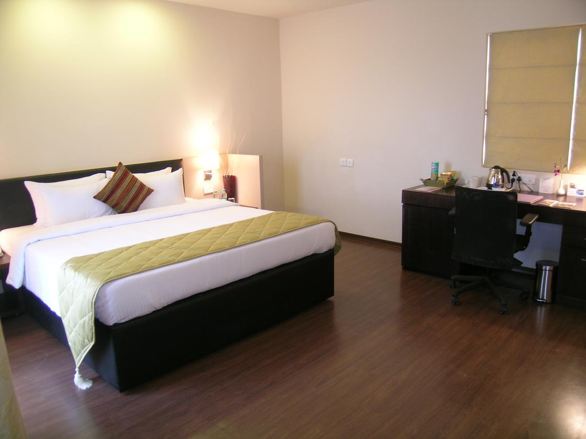 Royal Orchid Suites Whitefield Бангалор Екстериор снимка