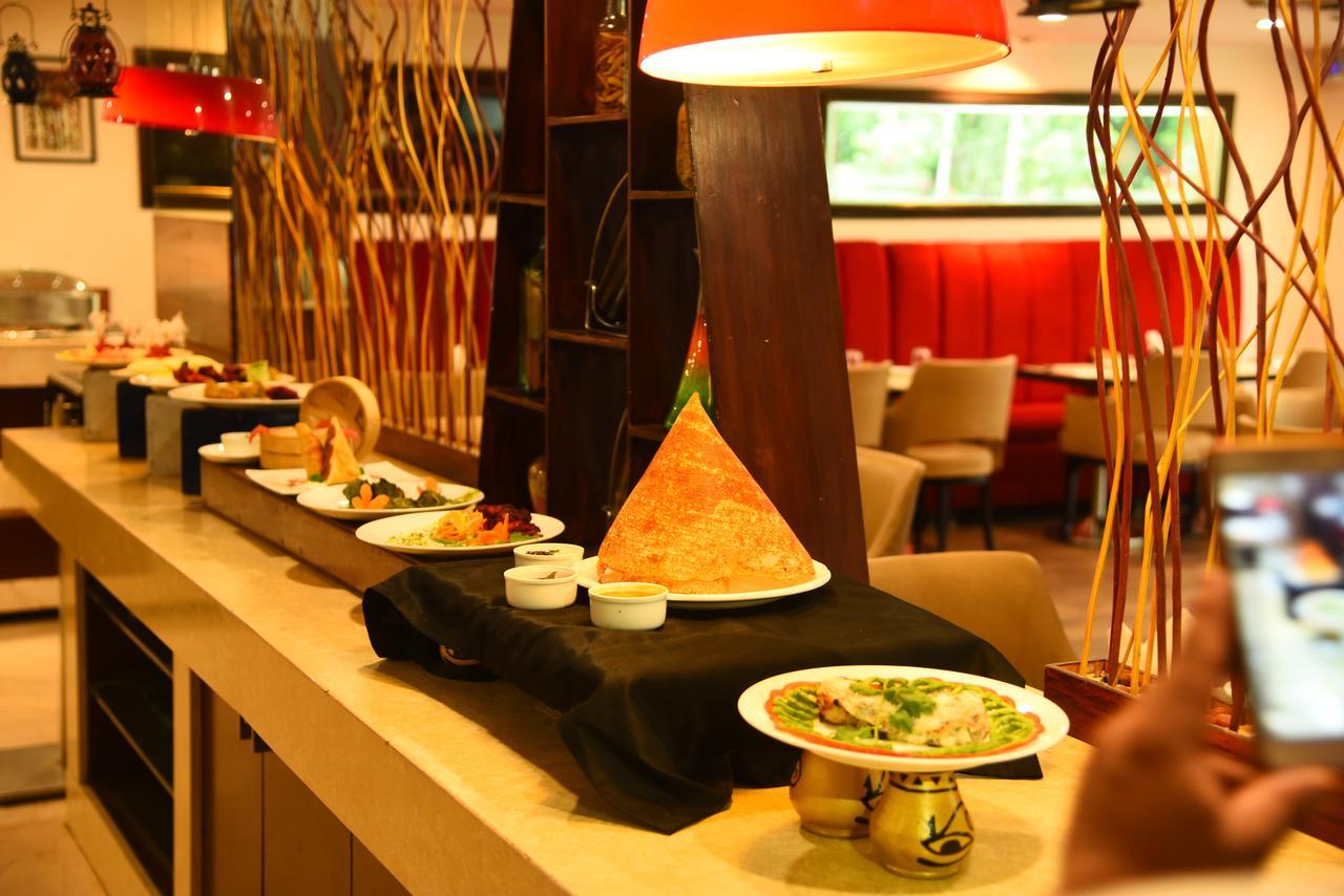 Royal Orchid Suites Whitefield Бангалор Екстериор снимка